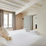 Chic apartment -1BR-4P- Haut Marais - République